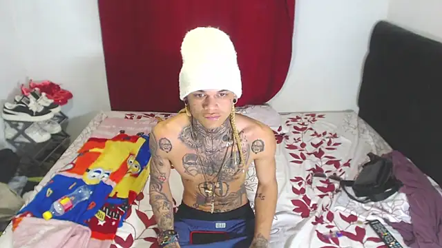Snapshot of hot_man05 chatting on February 4, 2025, 9:28 am hot man05 online show from February 4, 2025, 9:28 am