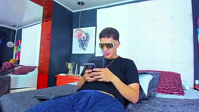 Snapshot of Thomas_May4rs chatting on March 13, 2025, 7:42 am Thomas May4rs online show from March 13, 2025, 7:42 am