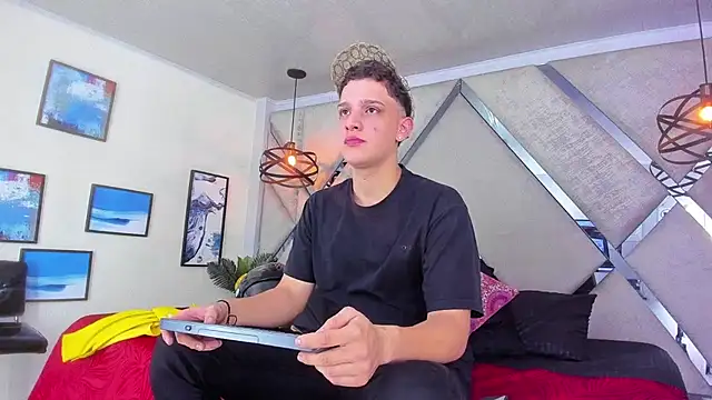 Snapshot of Thomas_May4rs chatting on March 20, 2025, 3:34 am Thomas May4rs online show from March 20, 2025, 3:34 am