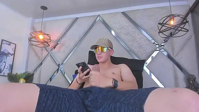 Snapshot of Thomas_May4rs chatting on February 24, 2025, 10:37 am Thomas May4rs online show from February 24, 2025, 10:37 am