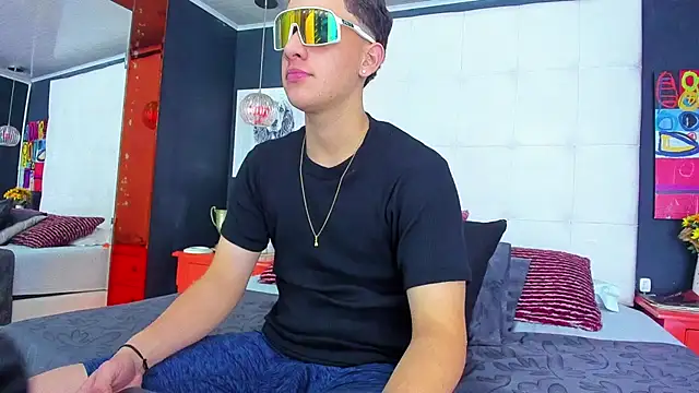 Snapshot of Thomas_May4rs chatting on March 13, 2025, 4:38 am Thomas May4rs online show from March 13, 2025, 4:38 am