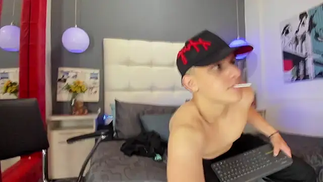 Snapshot of Thomas_May4rs chatting on February 27, 2025, 4:02 am Thomas May4rs online show from February 27, 2025, 4:02 am