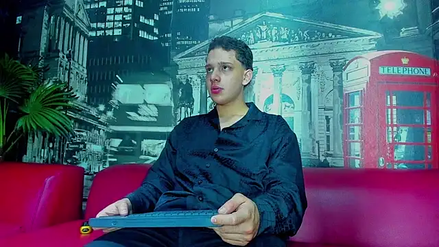 Snapshot of Thomas_May4rs chatting on January 29, 2025, 5:45 pm Thomas May4rs online show from January 29, 2025, 5:45 pm