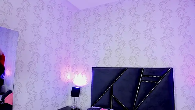 lizzy leee online show from March 4, 2025, 3:33 am