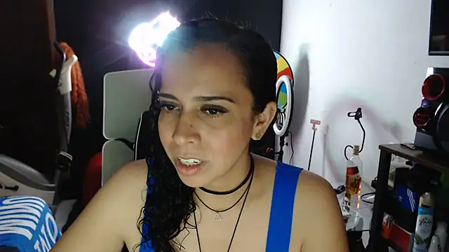 Snapshot of AliceSweet4U chatting on March 21, 2025, 3:22 am AliceSweet4U online show from March 21, 2025, 3:22 am