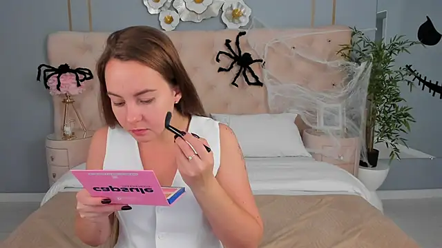 Snapshot of JaniceCollins chatting on October 28, 2025, 2:45 am JaniceCollins online show from October 28, 2025, 2:45 am