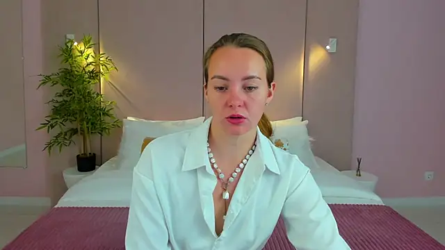 Snapshot of JaniceCollins chatting on October 9, 2025, 2:23 am JaniceCollins online show from October 9, 2025, 2:23 am