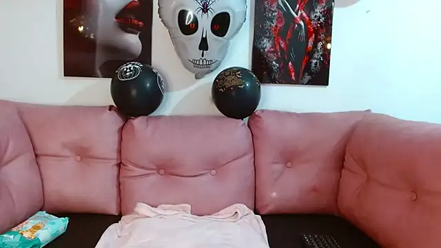 Snapshot of lunaember_cs chatting on October 15, 2025, 2:03 pm lunaember cs online show from October 15, 2025, 2:03 pm