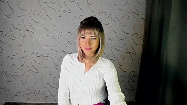 Snapshot of CharmBianca chatting on September 21, 2025, 11:48 am CharmBianca online show from September 21, 2025, 11:48 am