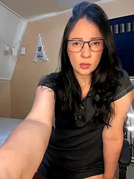 Snapshot of ValeriaVixen chatting on October 21, 2025, 8:08 pm ValeriaVixen online show from October 21, 2025, 8:08 pm