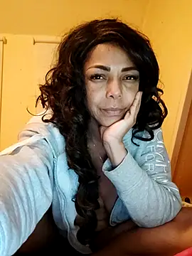 Lunasquirt1985 online show from September 30, 2025, 12:38 am