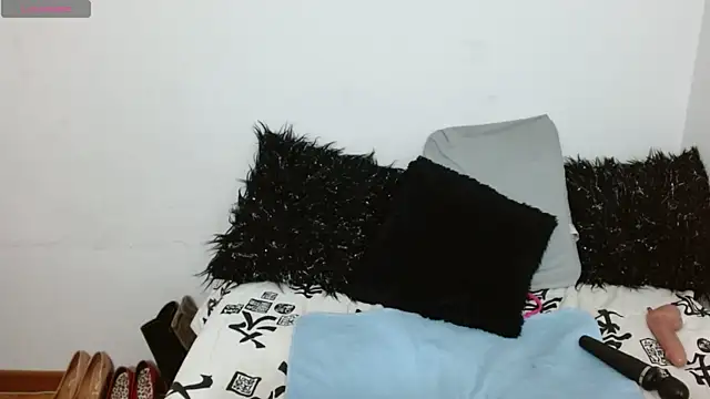 Lunasquirt1985 online show from October 7, 2025, 2:40 pm