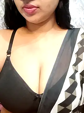 Snapshot of Sweety4u97 chatting on October 26, 2025, 3:51 am Sweety4u97 online show from October 26, 2025, 3:51 am