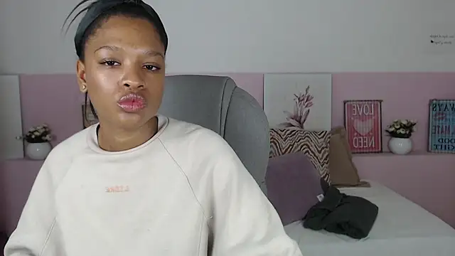 brendathompson  online show from February 13, 2025, 12:32 pm