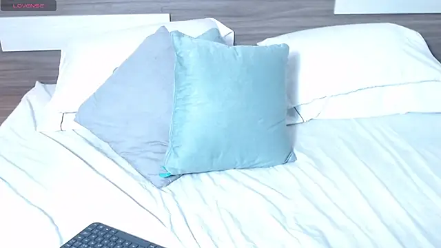 Liiamthompson online show from April 4, 2026, 10:16 pm