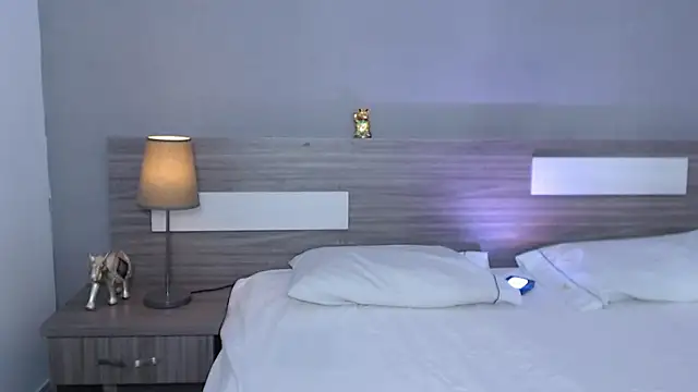 Liiamthompson online show from September 28, 2025, 9:27 am