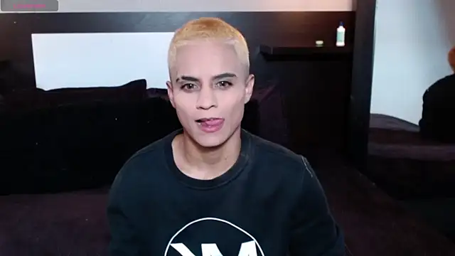 Liiamthompson online show from April 10, 2026, 11:01 pm