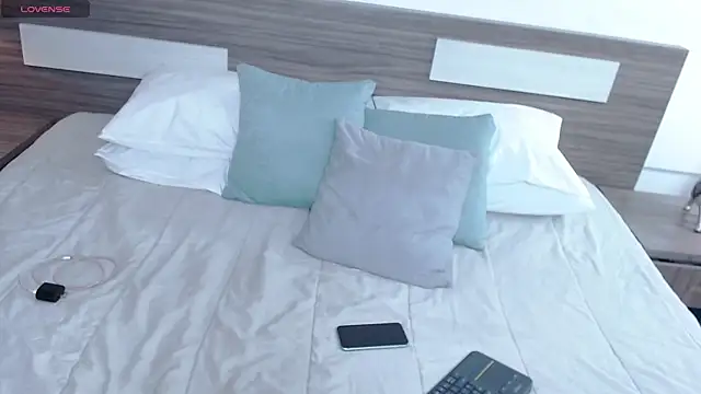 Liiamthompson online show from February 14, 2026, 10:59 am