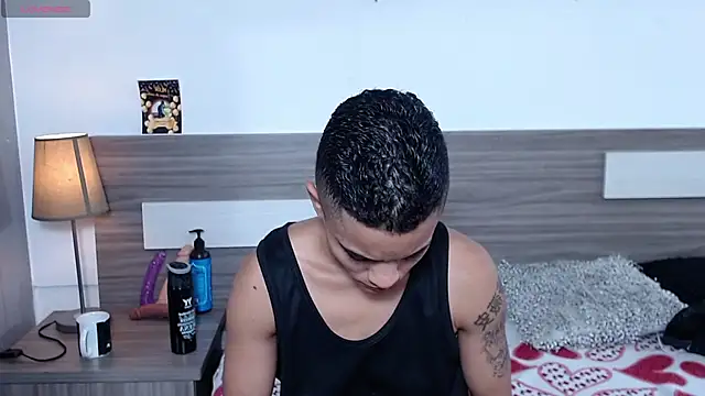 Liiamthompson online show from November 24, 2025, 11:49 pm