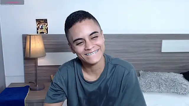 Liiamthompson online show from November 28, 2025, 9:48 pm