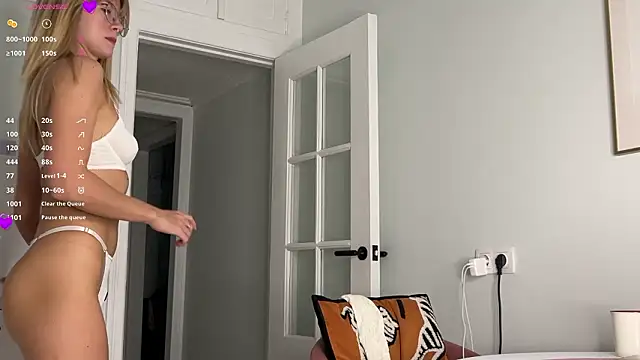 WhiteAnni online show from March 22, 2026, 4:27 am