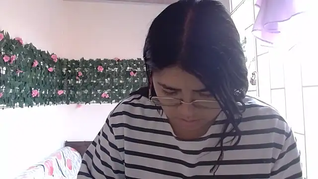 viccky vick online show from April 2, 2026, 1:40 pm