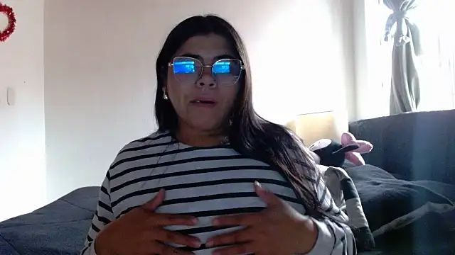 Snapshot of viccky_vick chatting on October 23, 2025, 8:51 pm viccky vick online show from October 23, 2025, 8:51 pm