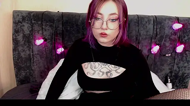 purplewitch online show from March 11, 2025, 1:23 pm