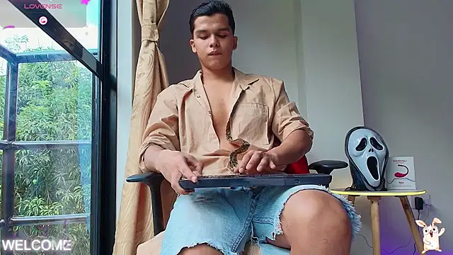 Snapshot of Dwayne_Brown chatting on October 23, 2025, 1:21 pm Dwayne Brown online show from October 23, 2025, 1:21 pm