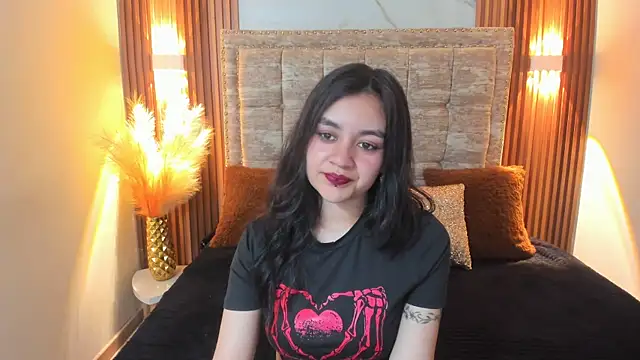 Lucy Harris online show from February 18, 2025, 7:19 pm