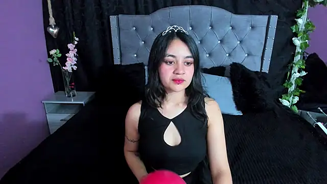 Lucy Harris online show from February 28, 2025, 2:42 am