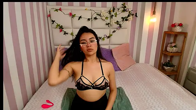 Lucy Harris online show from March 6, 2025, 3:02 am