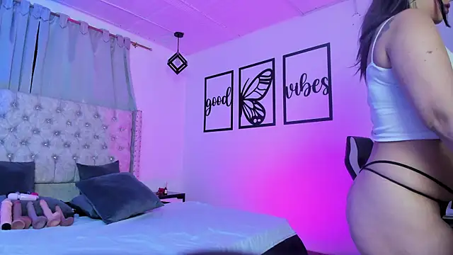 nicolee millerr online show from April 2, 2026, 12:45 pm