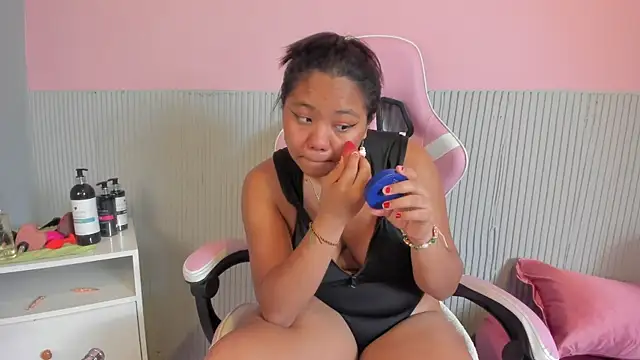 yeikafoxy online show from March 26, 2026, 11:19 am