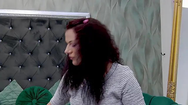 Snapshot of LissaAnn chatting on February 14, 2025, 6:08 pm LissaAnn online show from February 14, 2025, 6:08 pm