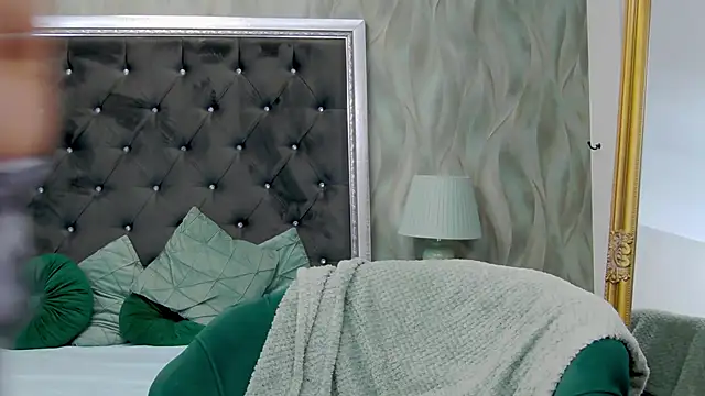 Snapshot of LissaAnn chatting on February 20, 2025, 6:24 pm LissaAnn online show from February 20, 2025, 6:24 pm