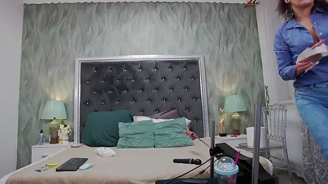 Snapshot of LissaAnn chatting on February 28, 2026, 4:01 am LissaAnn online show from February 28, 2026, 4:01 am