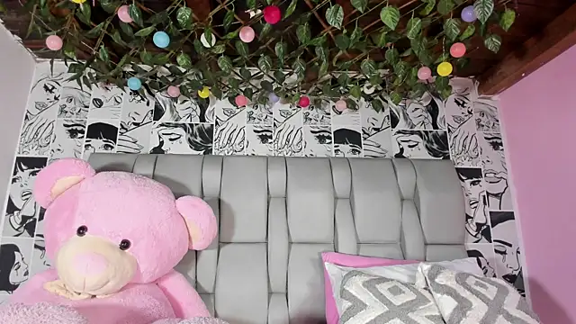 LucyRosse online show from May 10, 2026, 11:25 am