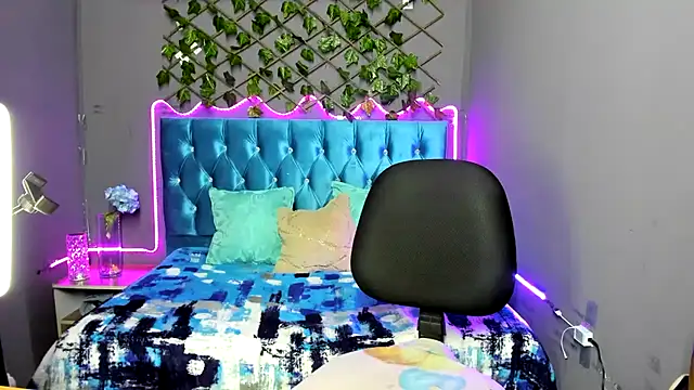 IZZY BEAUTIFUL online show from March 6, 2025, 11:42 pm