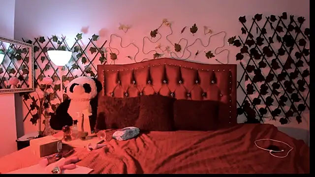 IZZY BEAUTIFUL online show from September 18, 2025, 9:18 pm