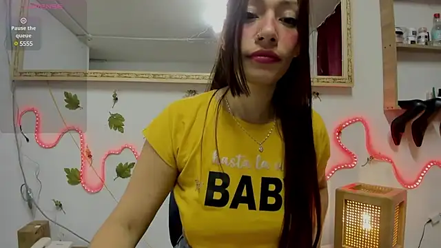 IZZY BEAUTIFUL online show from February 26, 2025, 9:31 pm
