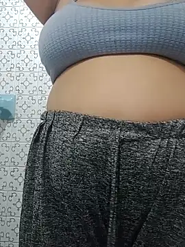 alexandraluv online show from October 5, 2025, 4:42 pm