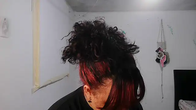 alexandraluv online show from November 25, 2025, 11:27 pm