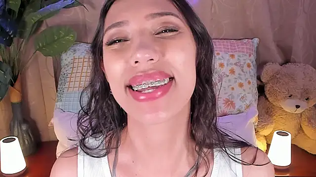 Snapshot of Miss_veronicaa2 chatting on July 14, 2026, 1:17 pm Miss veronicaa2 online show from July 14, 2026, 1:17 pm
