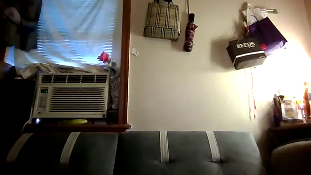 Snapshot of cruz815 chatting on September 18, 2025, 7:17 pm cruz815 online show from September 18, 2025, 7:17 pm