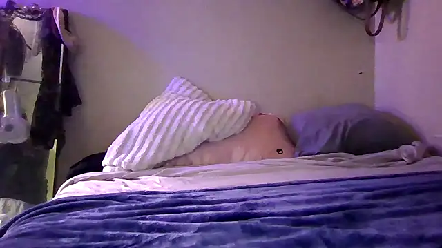 Snapshot of cruz815 chatting on September 16, 2025, 9:27 pm cruz815 online show from September 16, 2025, 9:27 pm