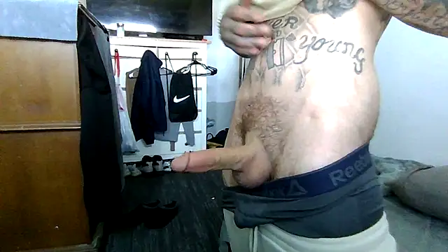 cruz815 online show from April 15, 2026, 8:42 pm