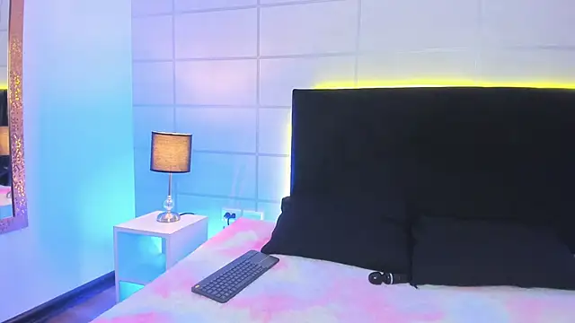 Snapshot of mac-sara chatting on October 23, 2025, 7:01 pm mac-sara online show from October 23, 2025, 7:01 pm