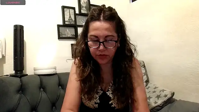 MirandaLatinaLovely online show from May 9, 2026, 5:16 pm