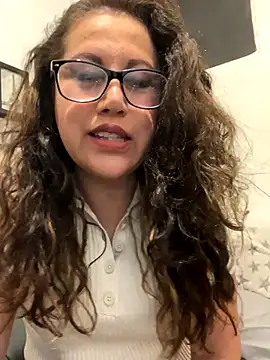 MirandaLatinaLovely online show from December 18, 2025, 6:07 am